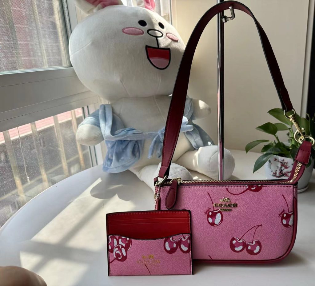 C-Pink Cherry Armpit BagC-Pink Cherry Armpit Bag