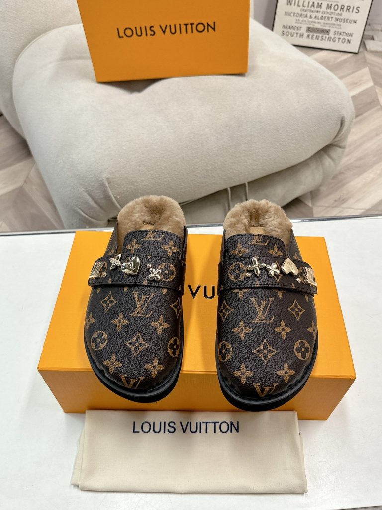 L- Female Top Quality Fleece Slippers (L1016)L- Female Top Quality Fleece Slippers (L1016)