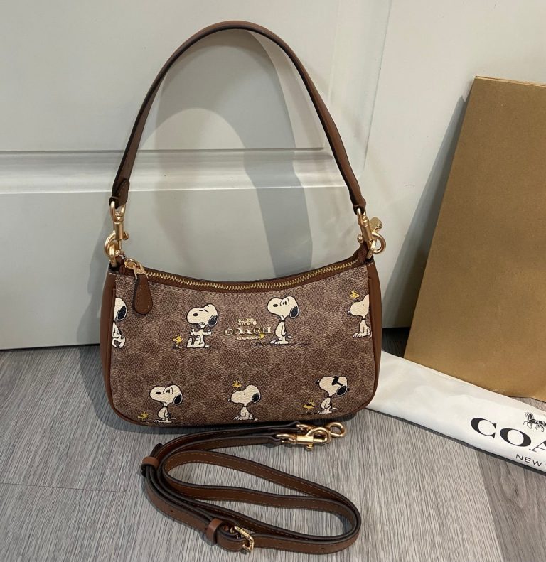 C-Snoopy Crossbody Purse (OS8265)C-Snoopy Crossbody Purse (OS8265)