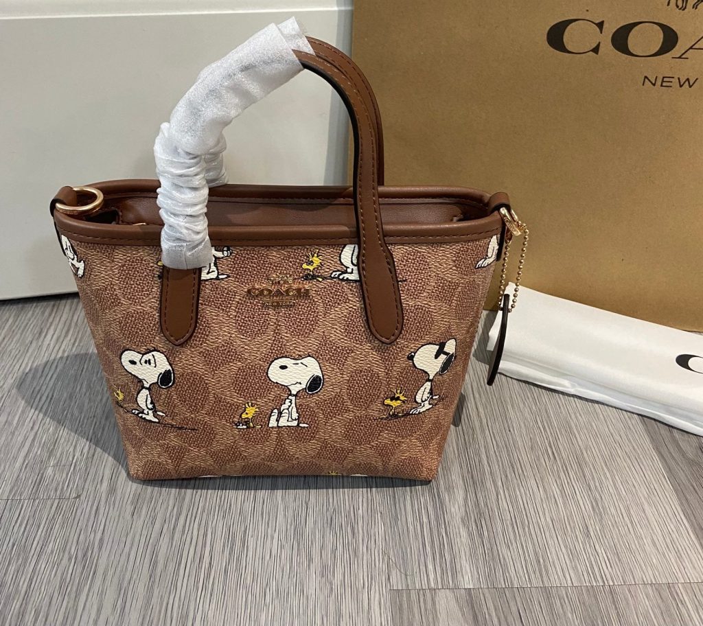 C-Snoopy Crossbody Handbag (OS8266)C-Snoopy Crossbody Handbag (OS8266)