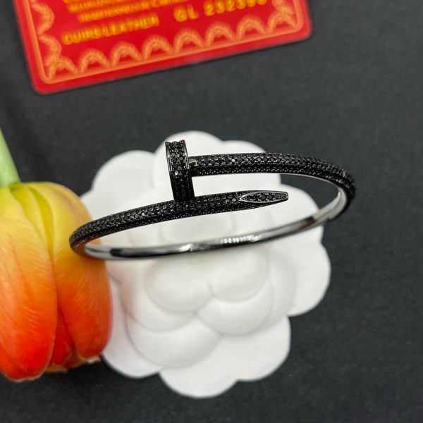 C-Bangle (DE3552)C-Bangle (DE3552)