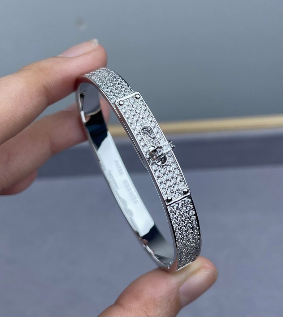 H-Diamond Bangle (DE11261)H-Diamond Bangle (DE11261)