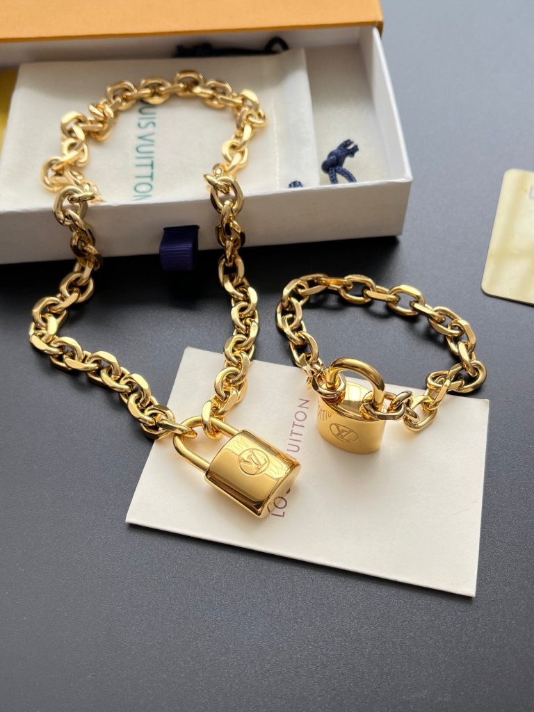 L-Gold Bracelet and Necklace Set (JSX649)L-Gold Bracelet and Necklace Set (JSX649)