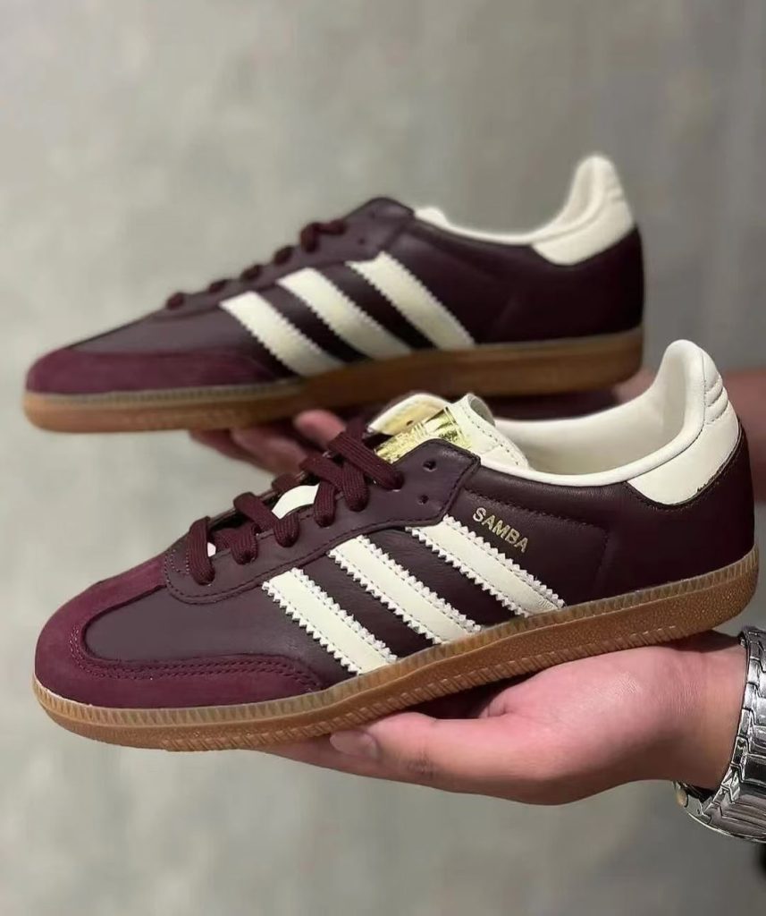 A-Burgundy Sneakers (MZ516)A-Burgundy Sneakers (MZ516)