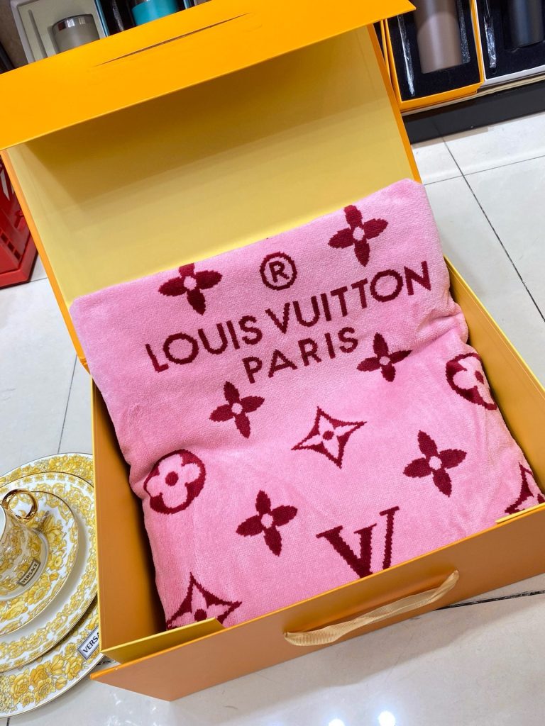 Red-Pink Yarn-Dyed Jacquard Double-sided Beach TowelRed-Pink Yarn-Dyed Jacquard Double-sided Beach Towel
