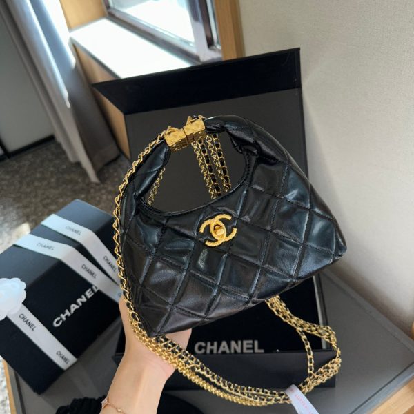 C-Hobo Chain BagC-Hobo Chain Bag