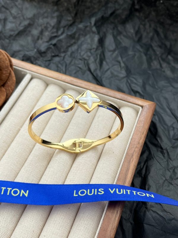 L- Bangle (JS423)L- Bangle (JS423)