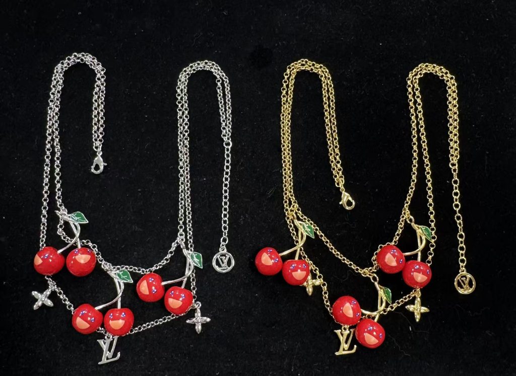 L- Cherry Necklace (DE1556)L- Cherry Necklace (DE1556)