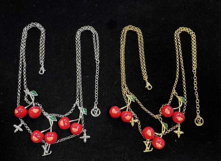 L- Cherry Necklace (DE1556)L- Cherry Necklace (DE1556)