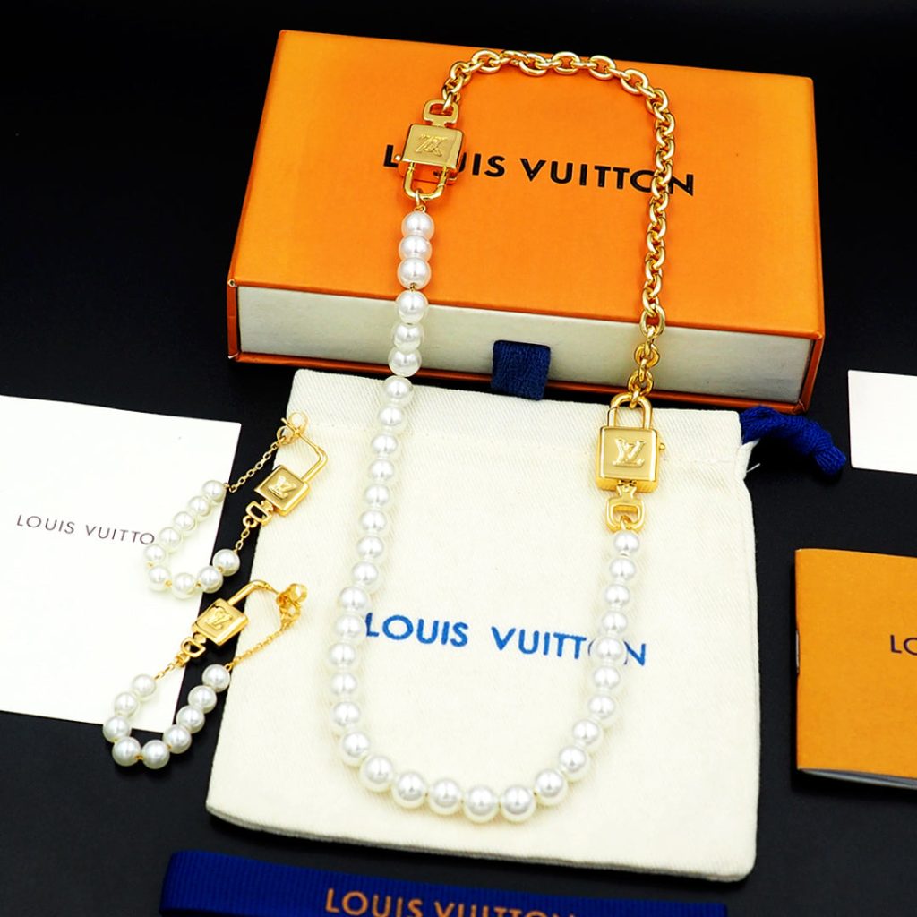 L- Pearl Necklace and Earrings Set (earlock985)L- Pearl Necklace and Earrings Set (earlock985)