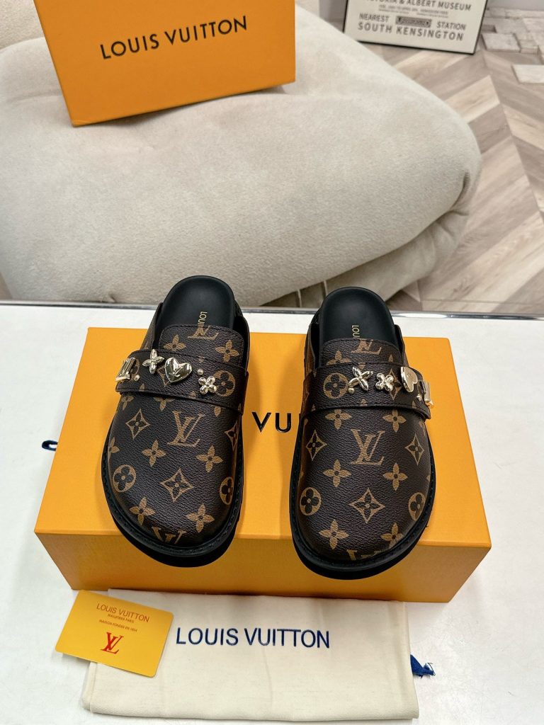 L- Female Top Quality Slippers (DP212)L- Female Top Quality Slippers (DP212)