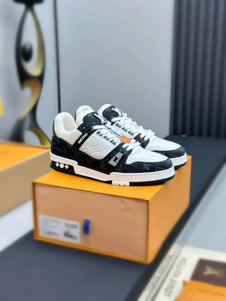 L- Sneakers (DP4153)L- Sneakers (DP4153)
