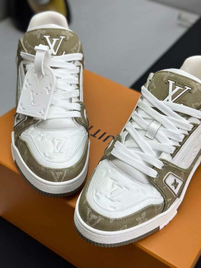 L- Sneakers (DP4209)L- Sneakers (DP4209)