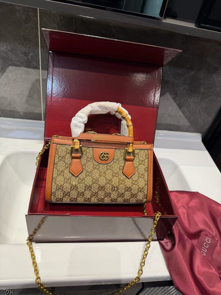 G-Tote Crossbody Bag (QC25603)G-Tote Crossbody Bag (QC25603)