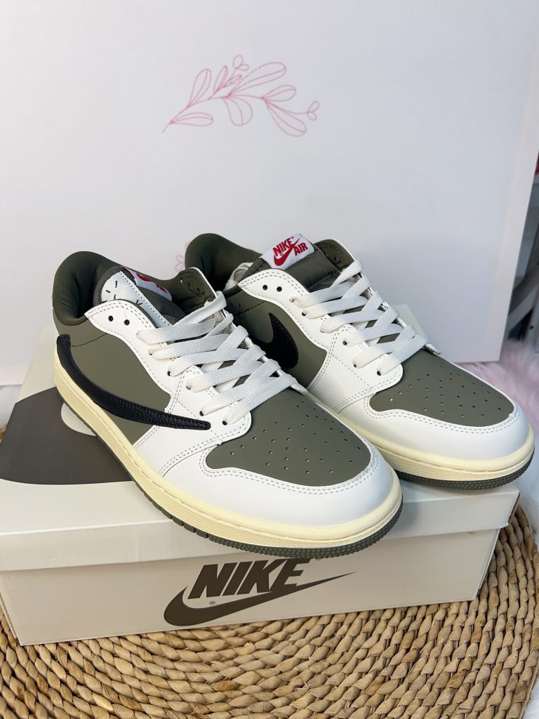 New Sneakers(MZ554446)New Sneakers(MZ554446)