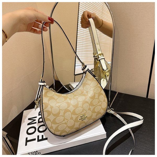 C-Fashion Underarm BagC-Fashion Underarm Bag