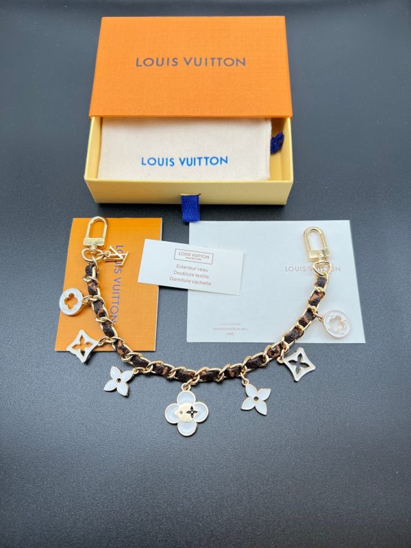 L- White Bag Charms (DP1208)L- White Bag Charms (DP1208)