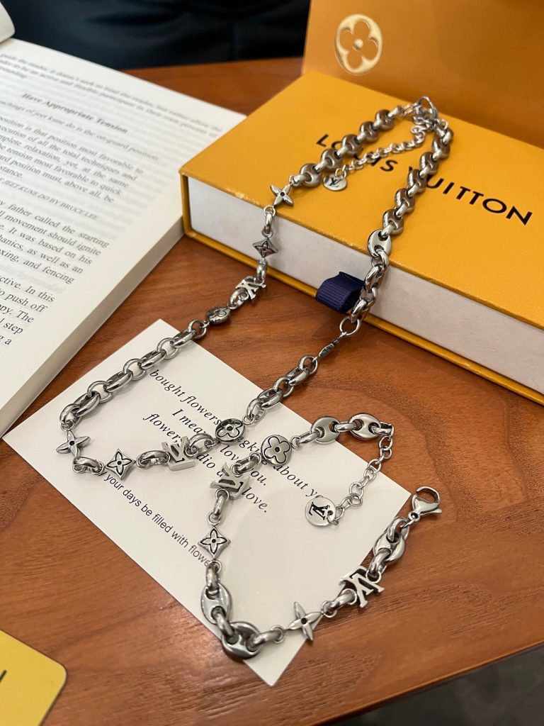 L- Necklace and Bracelet Set ( JS21658)L- Necklace and Bracelet Set ( JS21658)