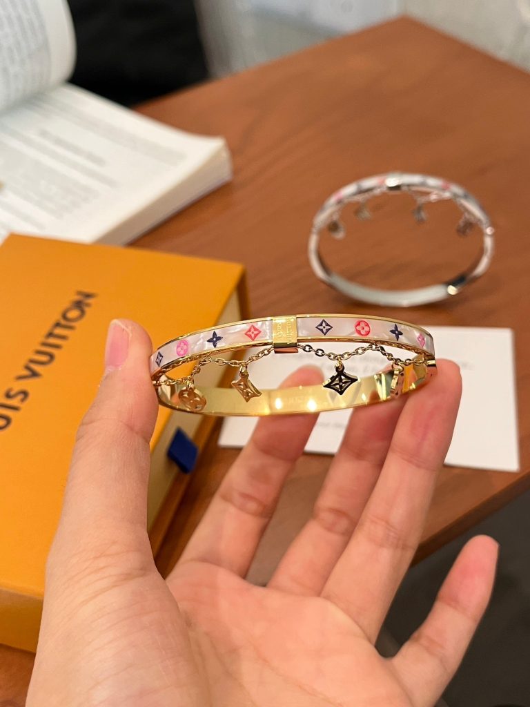 LV-Bangle(S488)LV-Bangle(S488)