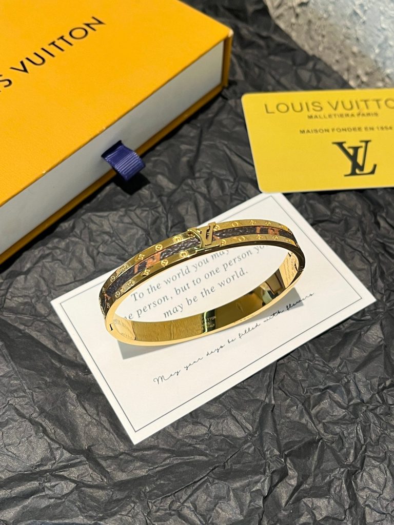 L-Bangle (JS469)L-Bangle (JS469)