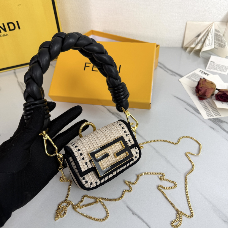F-Mini Baguette Bag(QQ8825)F-Mini Baguette Bag(QQ8825)