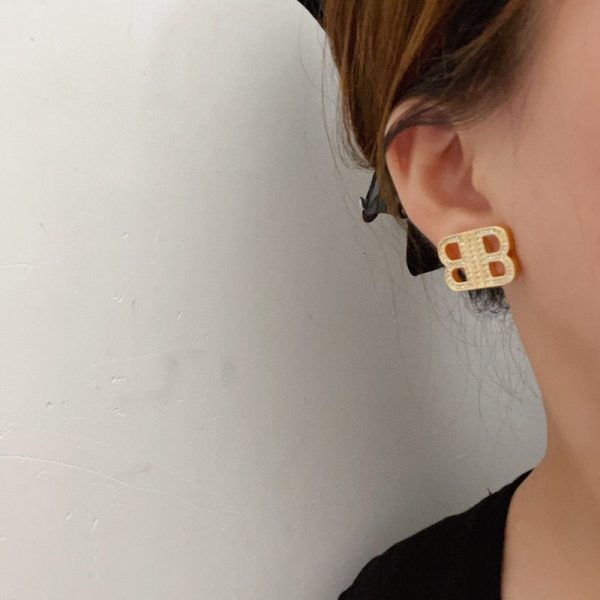 B-Flash Drill Letter Stud Earrings(M495)B-Flash Drill Letter Stud Earrings(M495)