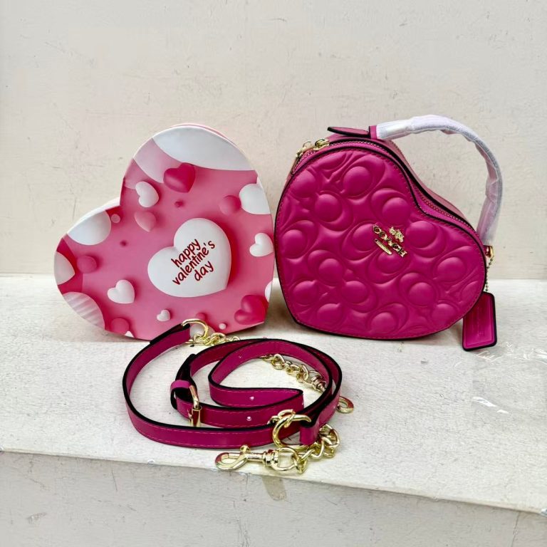 C- Heart Crossbody Handbag（CT5488）C- Heart Crossbody Handbag（CT5488）