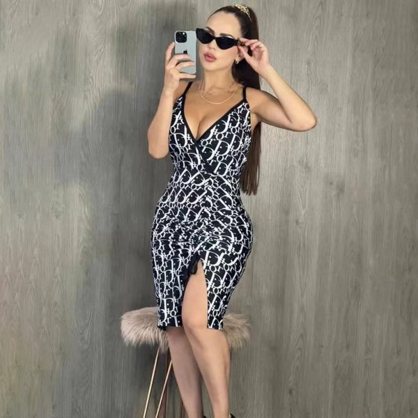 L&D-Slim-fit V-neck Halter Pleated Dress(DD0073)L&D-Slim-fit V-neck Halter Pleated Dress(DD0073)