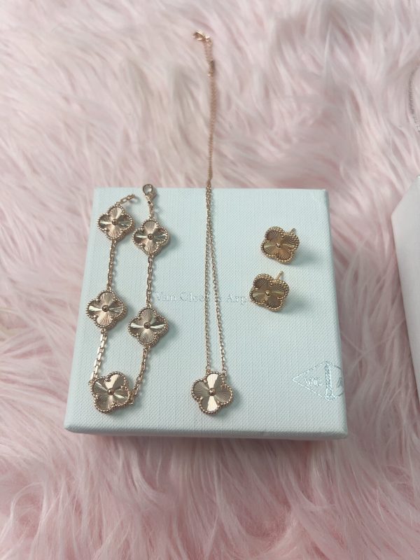 V-Necklaces & Bracelets & Earrings(VC48)V-Necklaces & Bracelets & Earrings(VC48)
