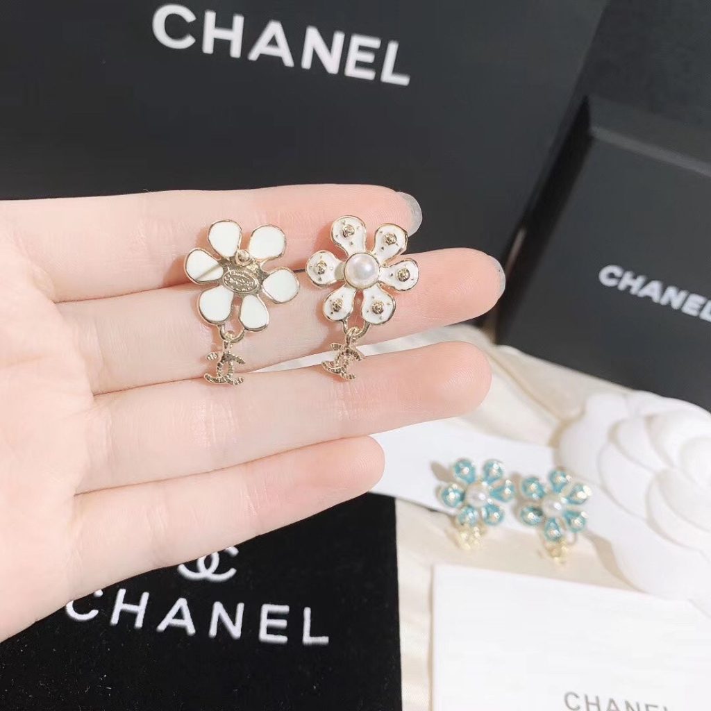 C-Monogram Flower Pearl Earrings(A277)C-Monogram Flower Pearl Earrings(A277)