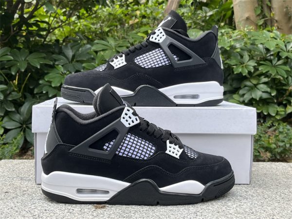 NEW Black Sneakers (1574)NEW Black Sneakers (1574)