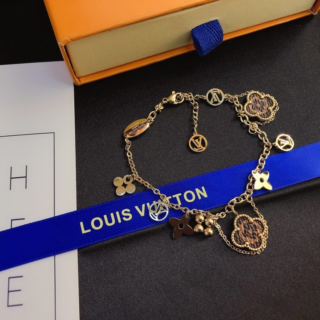 L-Bracelet (JS049)L-Bracelet (JS049)